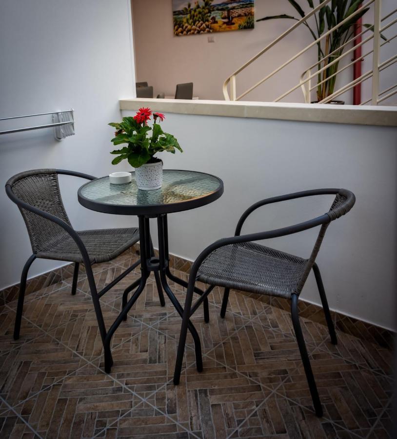 Le Colonne Bed & Breakfast Racale Bagian luar foto