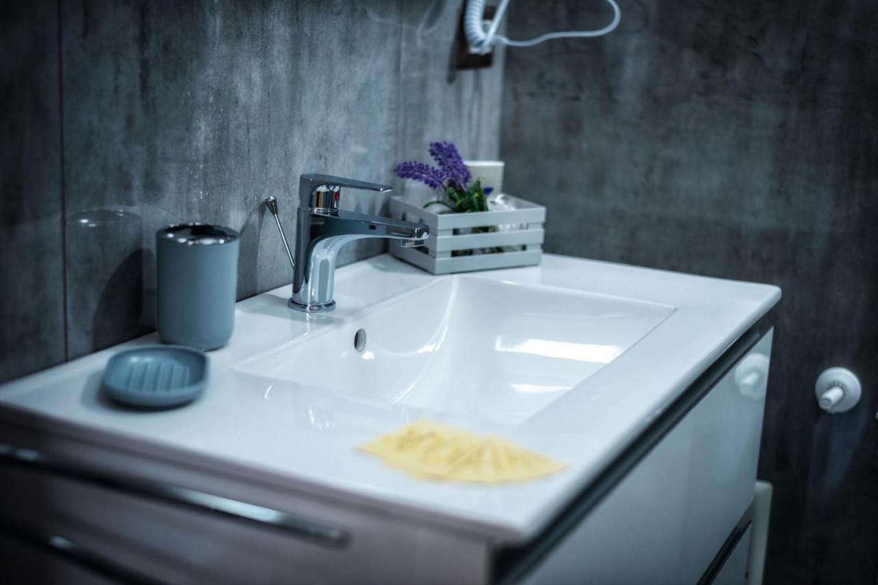 Le Colonne Bed & Breakfast Racale Bagian luar foto