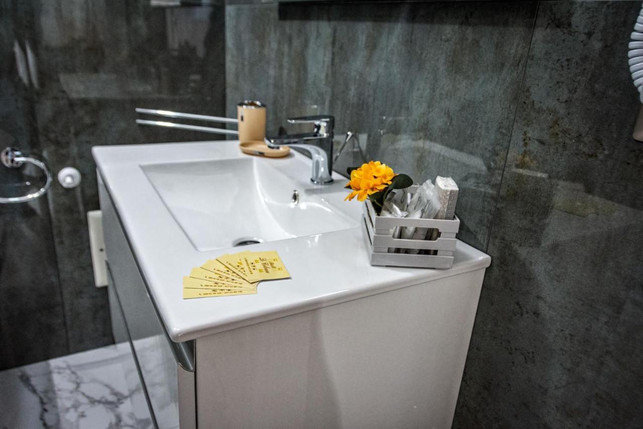Le Colonne Bed & Breakfast Racale Bagian luar foto